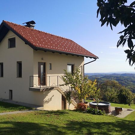 Apartma Hisa Na Ravnah With Hot Tub Pišece Exterior foto