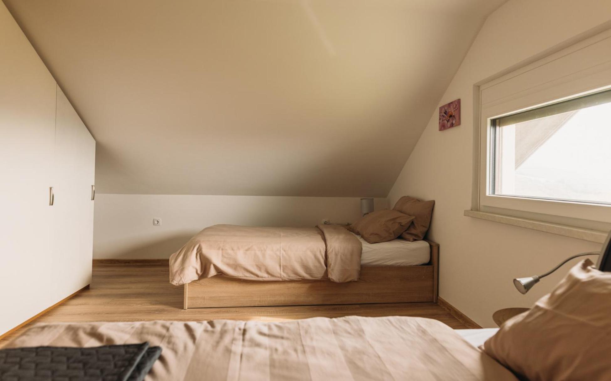 Apartma Hisa Na Ravnah With Hot Tub Pišece Exterior foto