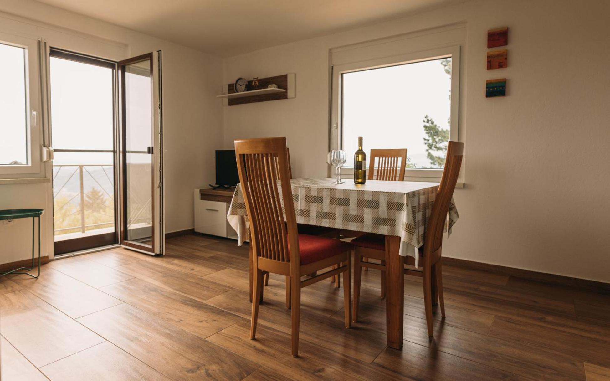 Apartma Hisa Na Ravnah With Hot Tub Pišece Exterior foto