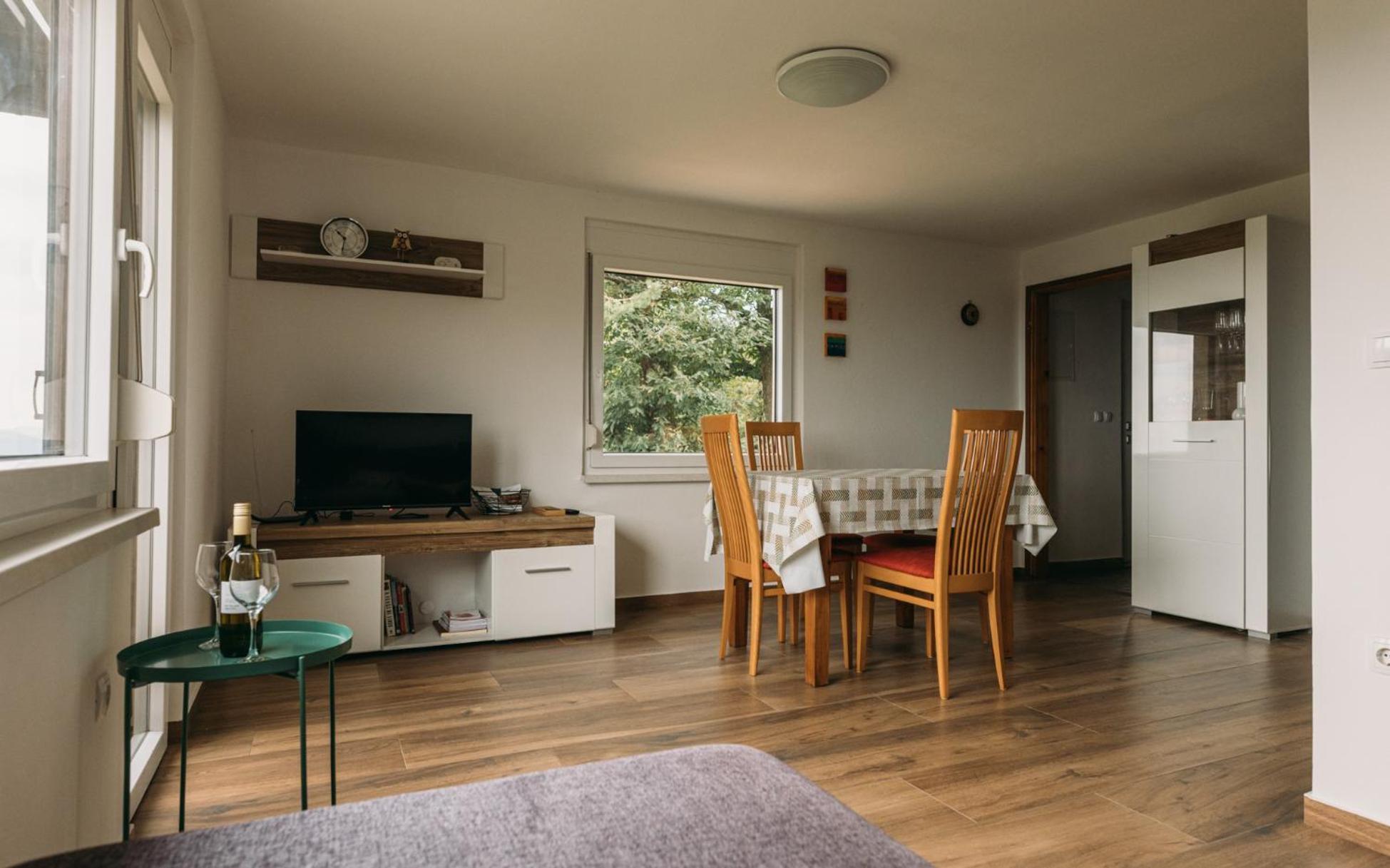 Apartma Hisa Na Ravnah With Hot Tub Pišece Exterior foto