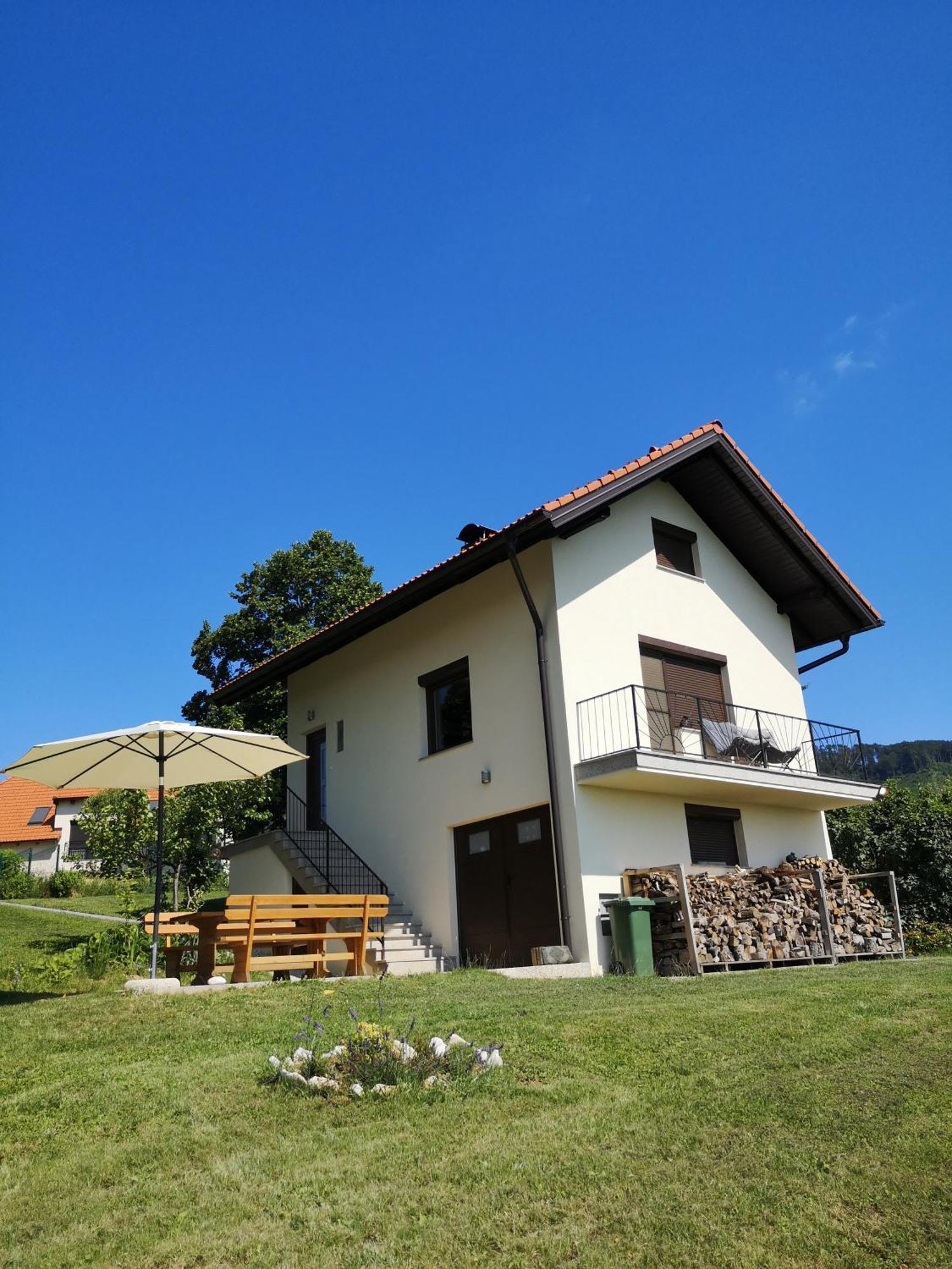 Apartma Hisa Na Ravnah With Hot Tub Pišece Exterior foto