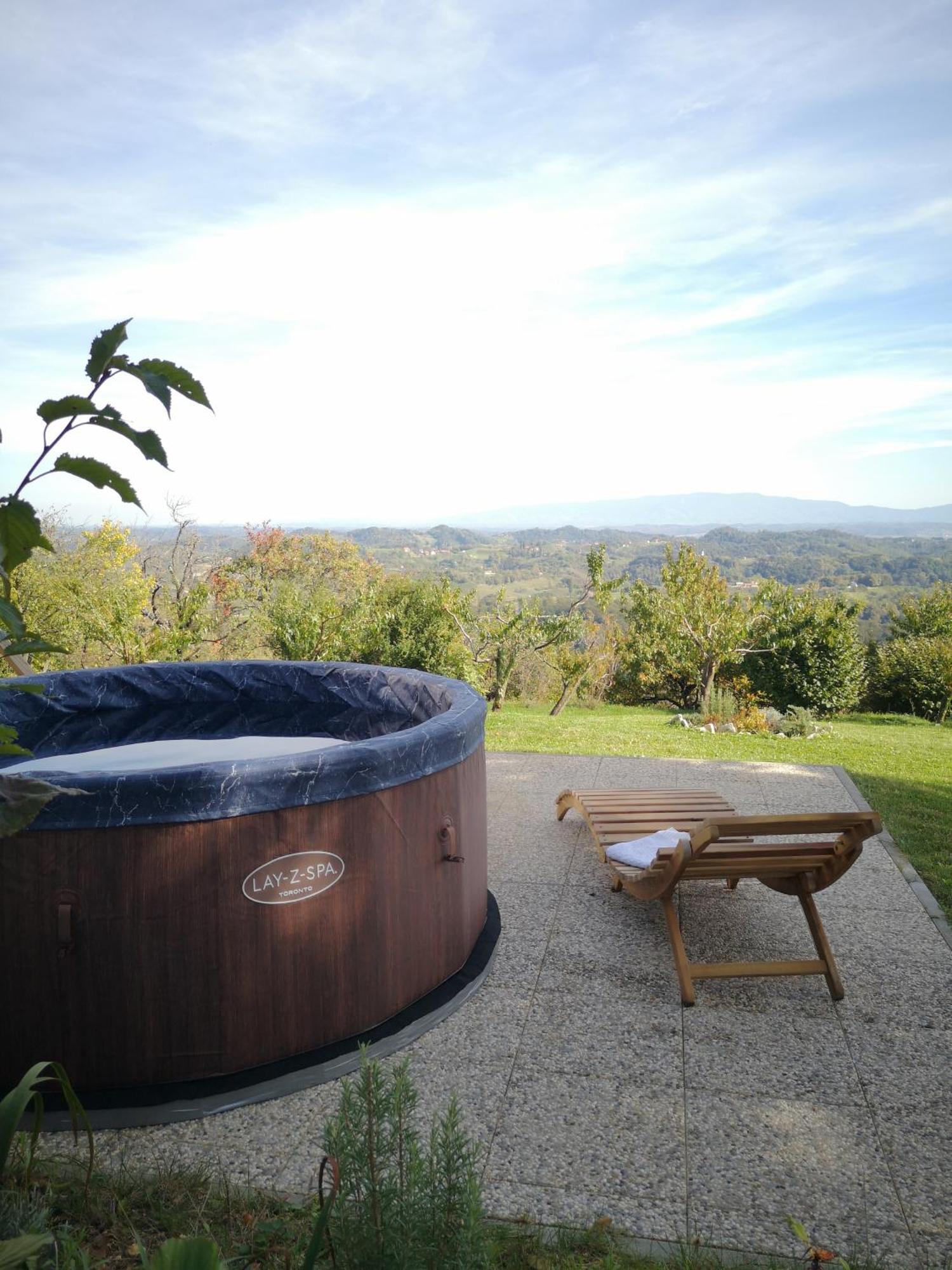 Apartma Hisa Na Ravnah With Hot Tub Pišece Exterior foto