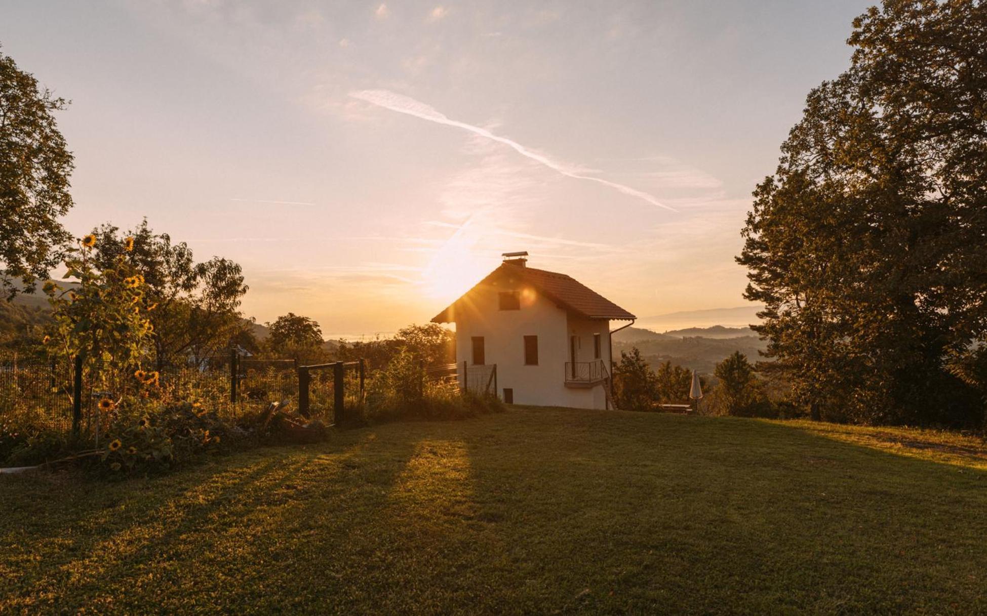 Apartma Hisa Na Ravnah With Hot Tub Pišece Exterior foto